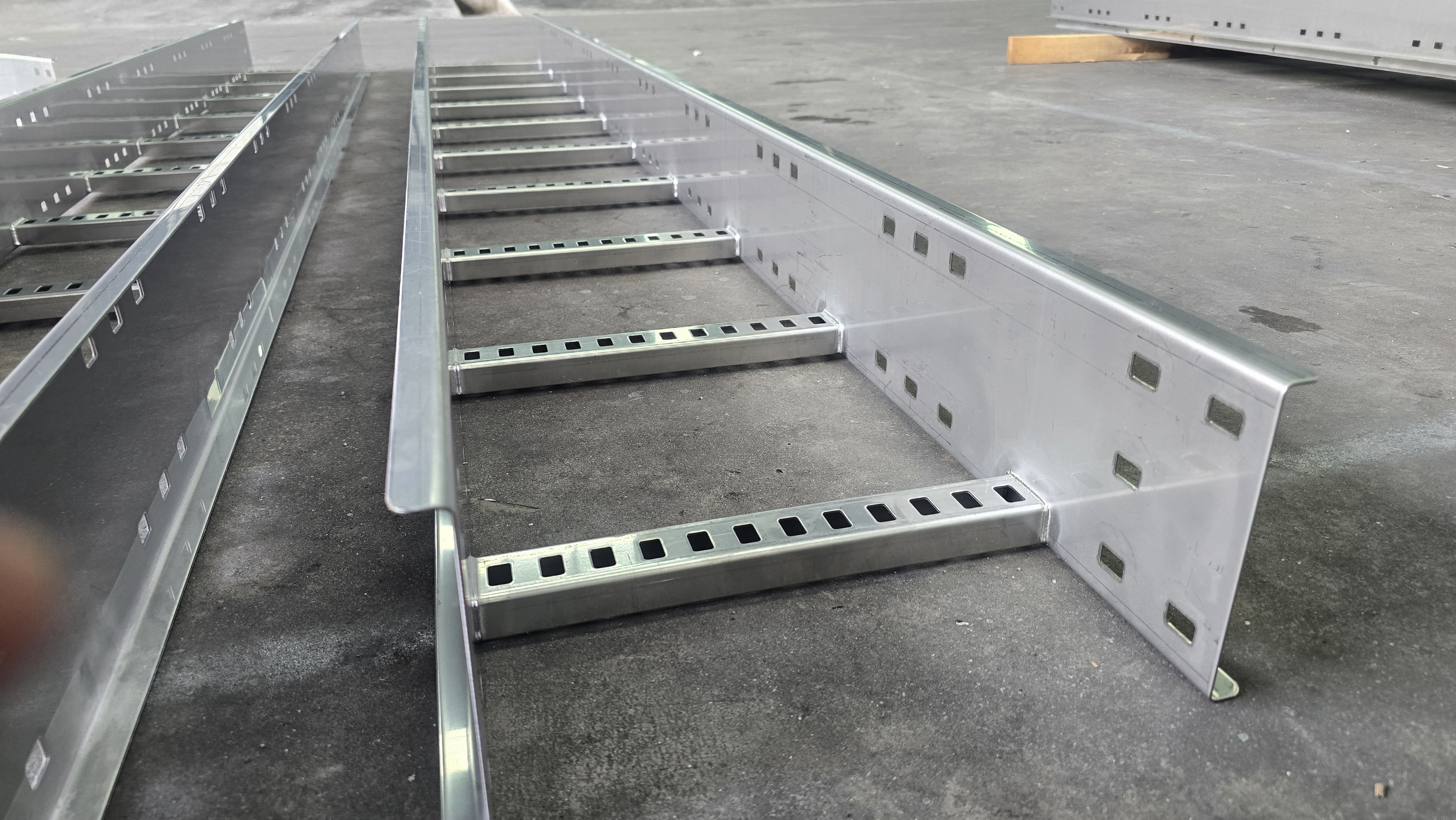 Cable ladder gallery image 11