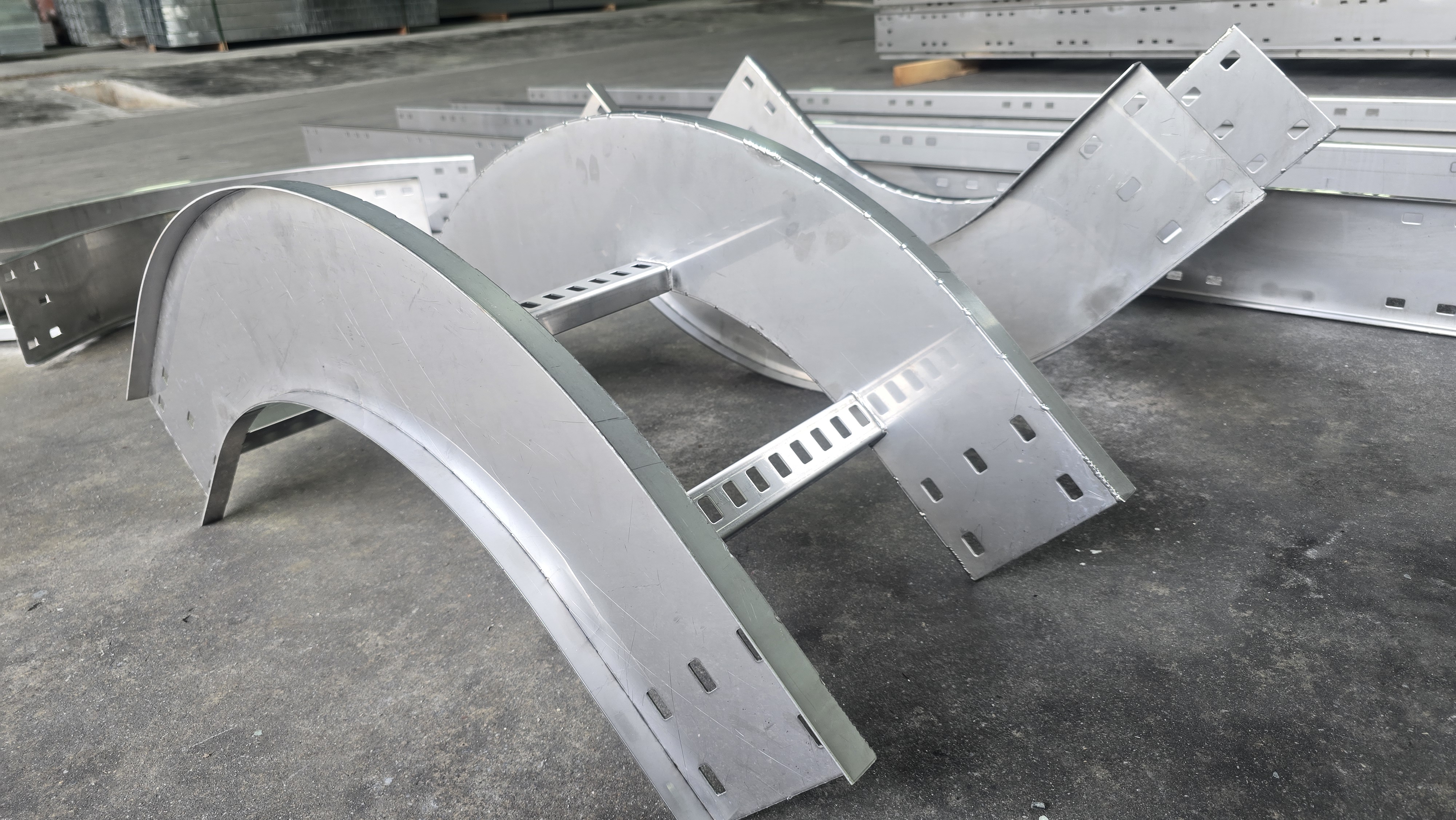 Cable ladder gallery image 17