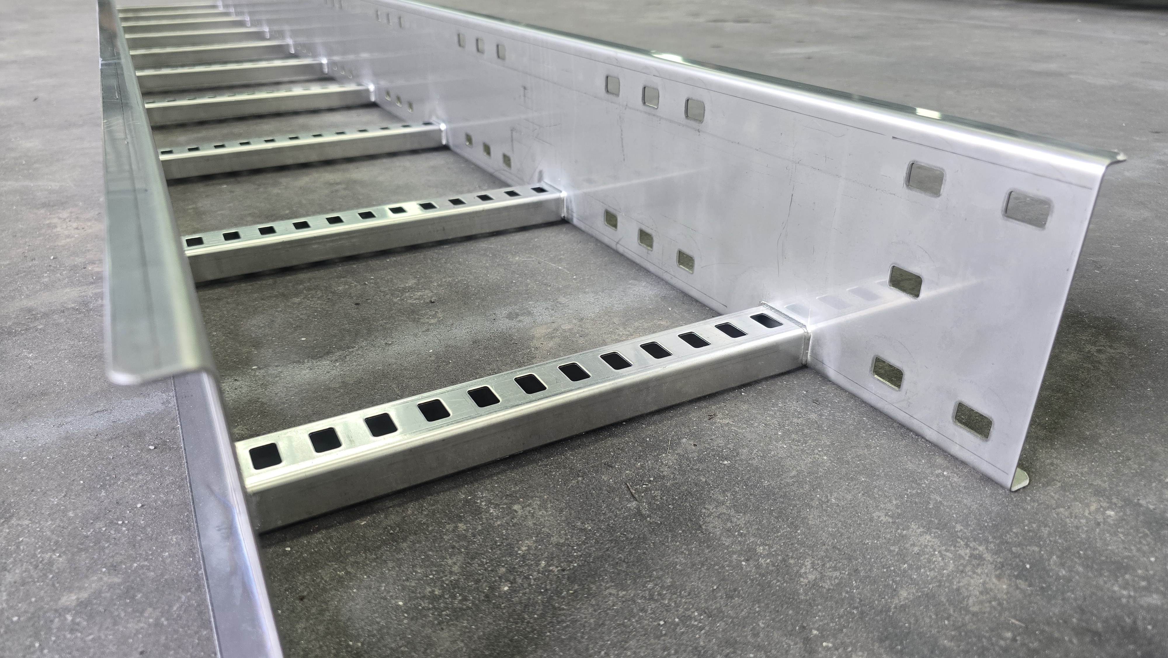 Cable ladder gallery image 22