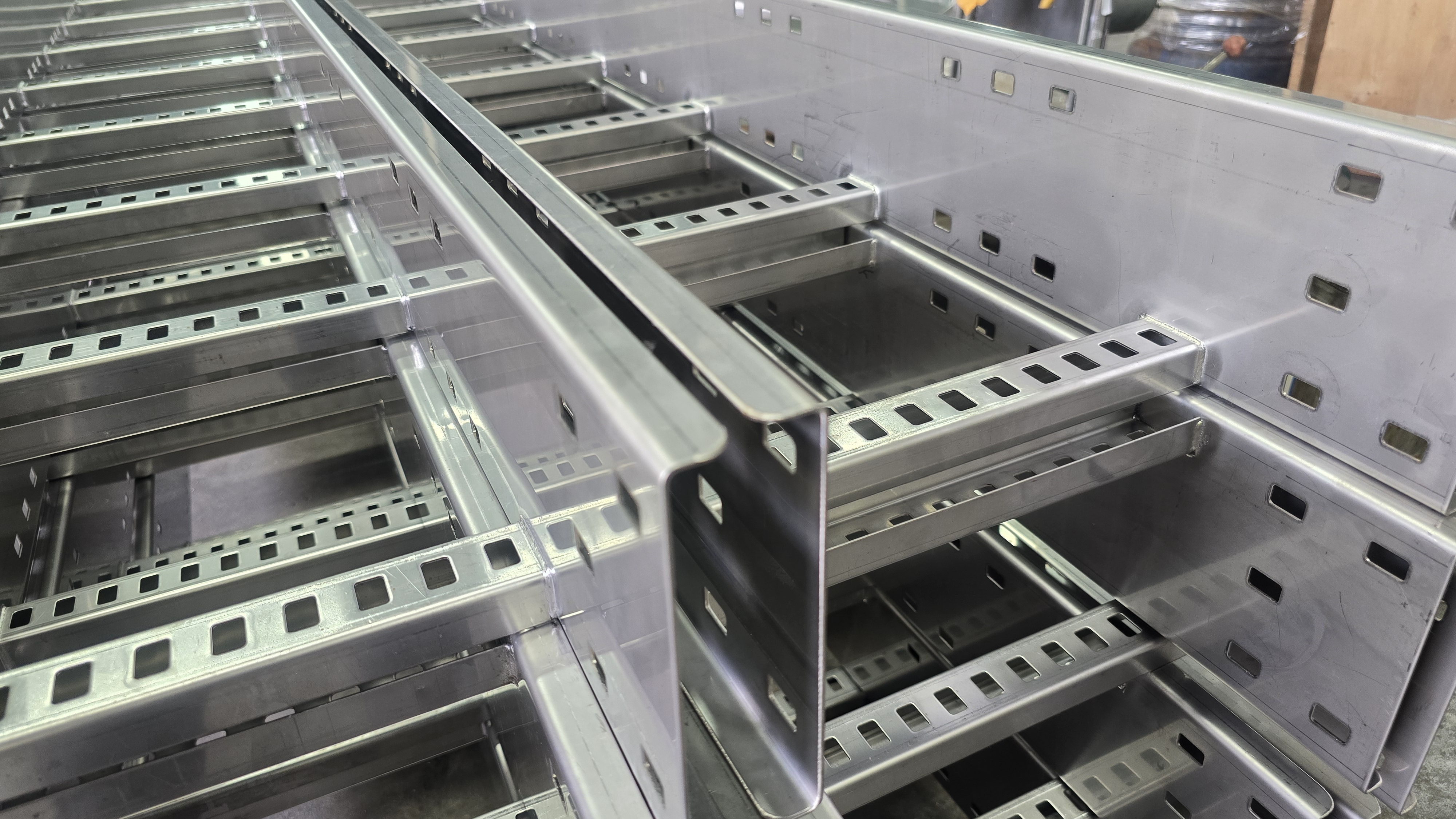 Cable ladder gallery image 28